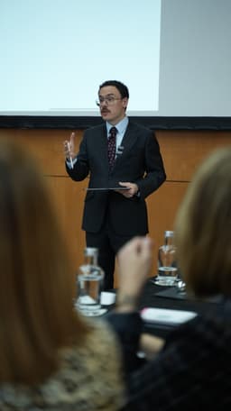 Portada oficial del curso Cómo Hablar en Público con Autoridad — Fernando Miralles